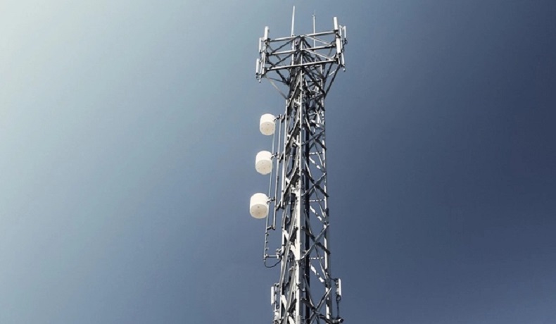 Tour d'acier d'angle: un pilier solide dans le domaine de la communication