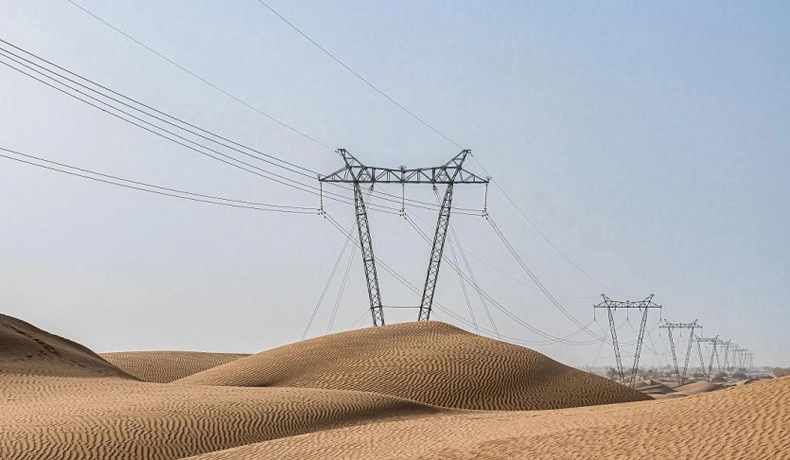 Des tours de ligne de transmission de 750km commencent à fonctionner dans le désert de Taklimakan