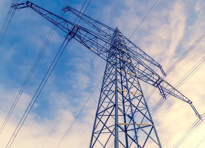 Tour électrique en acier angulaire