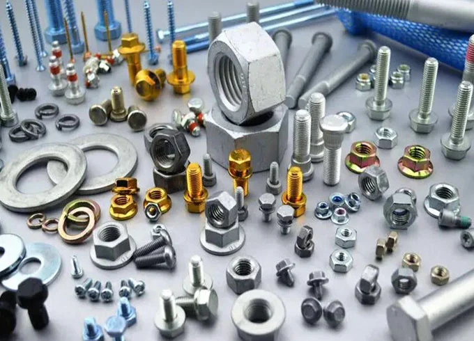 Le guide essentiel des raccords de poteaux métalliques